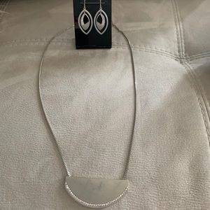 Simply Vera Vera Wang earring necklace set